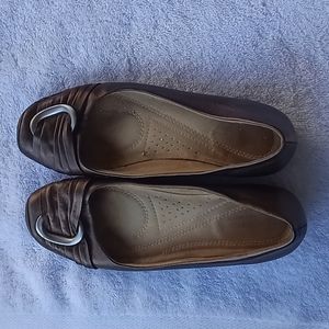 Naturalizer women flat shoes brown size 8.5
